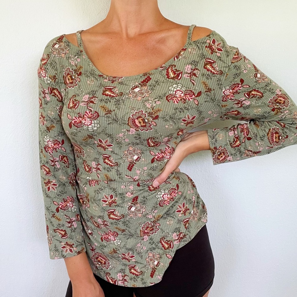 Westport n62 green floral ribbed cutout neckline long sleeve tee size medium